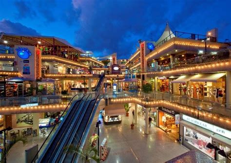 puerto del carmen shopping mall.